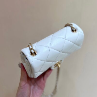 25S CHANEL CROSSBODY HANDBAG 17 IN WHITE LAMBSKIN GOLD HARDWARE