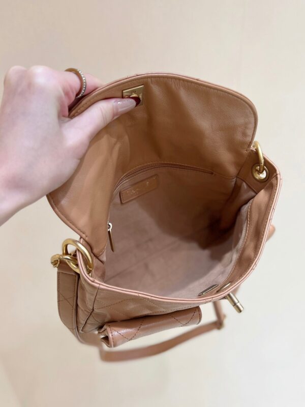 img_f3c7fd90_20240304_i1709524017_4242_5_jpg CHANEL 25S HOBO RETRO BAG 24 IN WARM TAUPE CALFSKIN