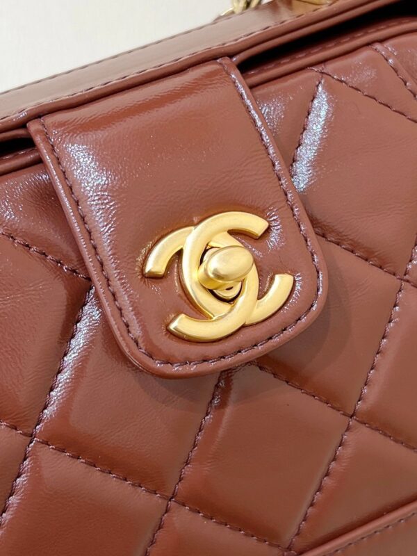 img_f3c7fd90_20240714_i1720939922_7190_1_jpg CHANEL TOP HANDLE BAG 18 IN BROWN OIL-WAX LAMBSKIN GOLD HARDWARE
