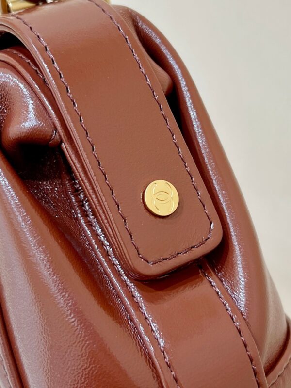 img_f3c7fd90_20240714_i1720939922_8839_5_jpg CHANEL TOP HANDLE BAG 18 IN BROWN OIL-WAX LAMBSKIN GOLD HARDWARE