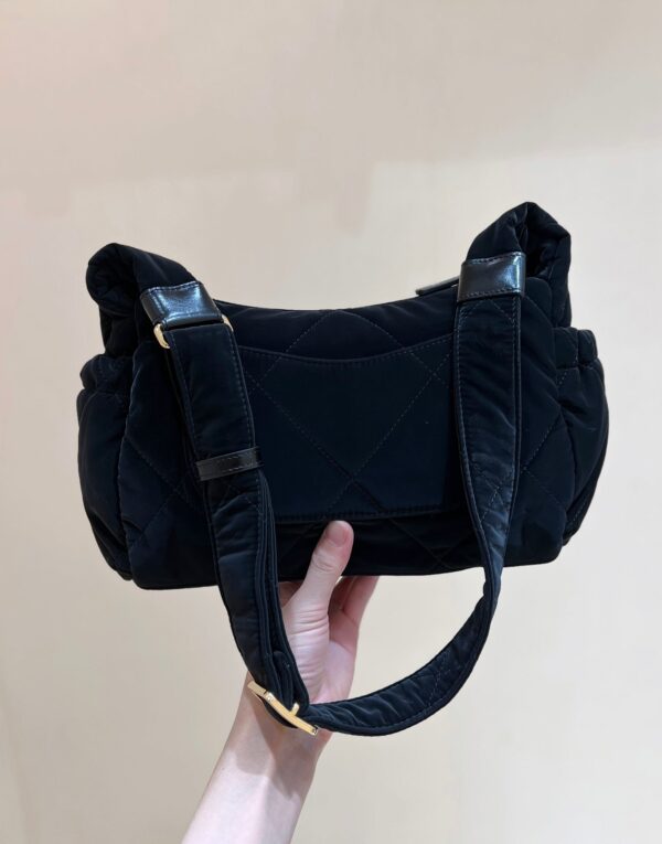 HOBO BAG 32 IN BLACK NYLON WITH GOLD METAL