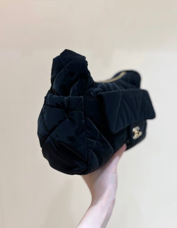 HOBO BAG 32 IN BLACK NYLON WITH GOLD METAL