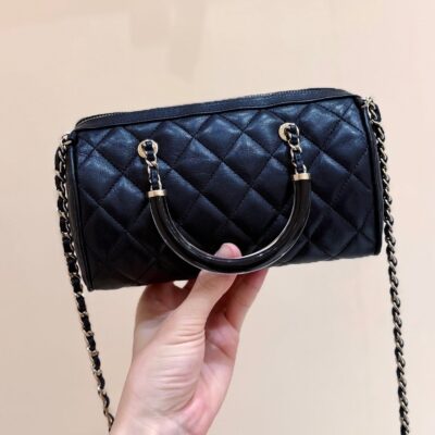 BOSTON MATELASSE CAVIAR SHOULDER HANDBAG 18 IN BLACK LAMBSKIN