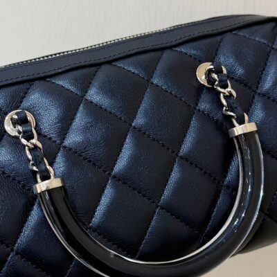 BOSTON MATELASSE CAVIAR SHOULDER HANDBAG 18 IN BLACK LAMBSKIN