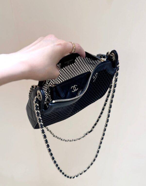 MESH POUCH 20 IN BLACK EFFECT LAMBSKIN WITH GOLD HARDWARE