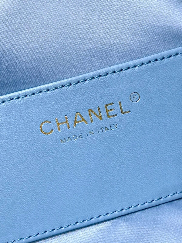 CC 25 HANDBAG 40 IN BLUE DENIM GOLD HARDWARE
