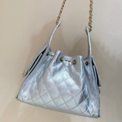 CC 25 HANDBAG IN SILVER-TONE 30 GRAINED CALFSKIN GOLD HARDWARE
