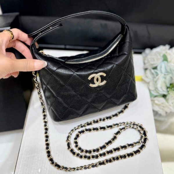 CHANEL 25S HOBO BAG 21 IN BLACK GRAINED CALFSKIN EMBELLISHED LOGO