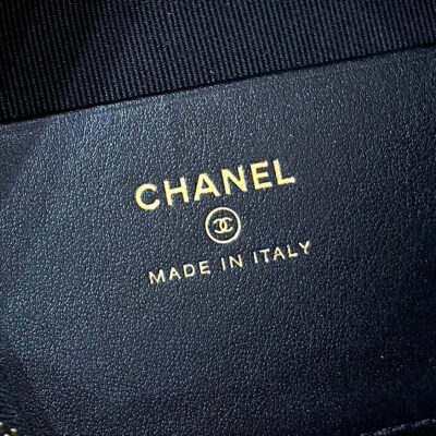 CHANEL 25S HOBO BAG 21 IN BLACK GRAINED CALFSKIN EMBELLISHED LOGO