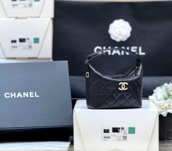 CHANEL 25S HOBO BAG 21 IN BLACK GRAINED CALFSKIN EMBELLISHED LOGO
