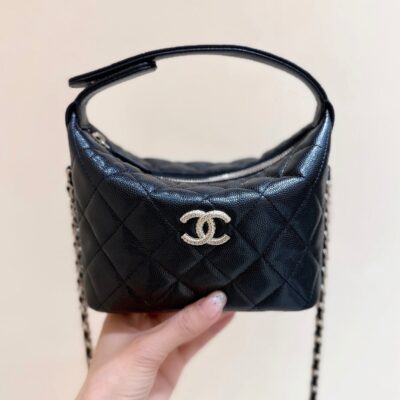 CHANEL 25S HOBO BAG 21 IN BLACK GRAINED CALFSKIN EMBELLISHED LOGO