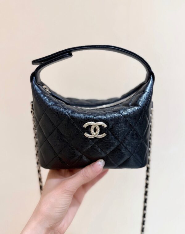 CHANEL 25S HOBO BAG 21 IN BLACK GRAINED CALFSKIN EMBELLISHED LOGO