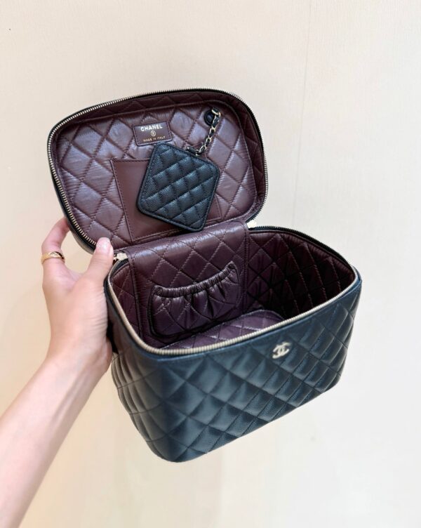 CHANEL 25S VANITY TOP HANDLE CASE 21 IN BLACK CALFSKIN