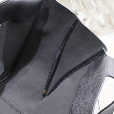 LE 5 À 7 BEA TOTE BAG 50 IN BLACK LAMBSKIN GOLD LOGO