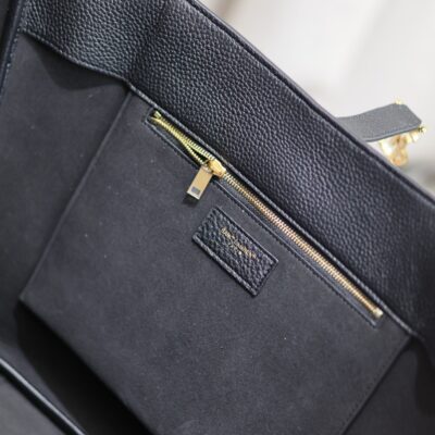LE 5 À 7 BEA TOTE BAG 50 IN BLACK LAMBSKIN GOLD LOGO