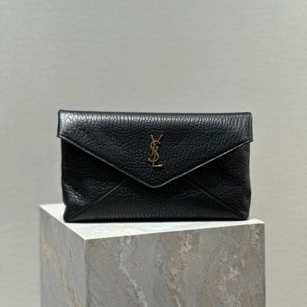 img_f8c0bdc9_20231129_i1701245821_6051_0_jpg ENVELOPE CLUTCH 29 IN BLACK LAMBSKIN COPPER LOGO