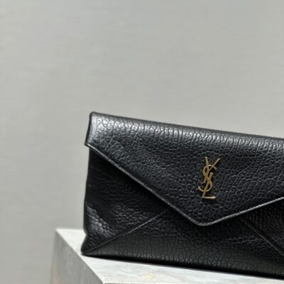 ENVELOPE CLUTCH 29 IN BLACK LAMBSKIN COPPER LOGO