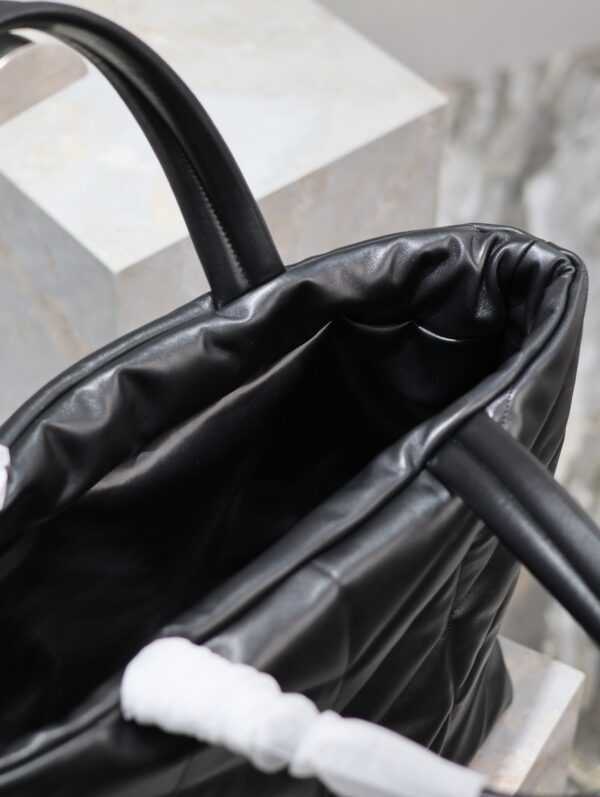 img_f8c0bdc9_20231212_i1702364402_974_5_jpg PUFFER LARGE TOTE BAG 57 IN BLACK NAPA LAMBSKIN