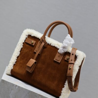 img_f8c0bdc9_20231221_i1703145032_5918_1_jpg SAC DE JOUR 26 IN BROWN SUEDE AND WHITE SHEARLING TRIM
