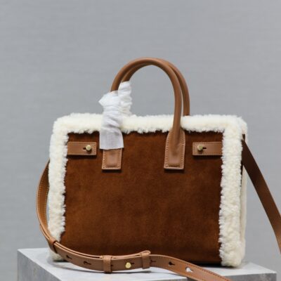 img_f8c0bdc9_20231221_i1703145032_831_5_jpg SAC DE JOUR 26 IN BROWN SUEDE AND WHITE SHEARLING TRIM