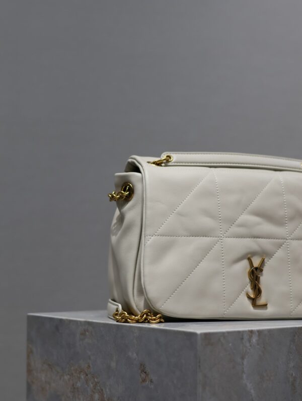 img_f8c0bdc9_20240126_i1706254284_432_1_jpg JAMIE 4.3 SMALL BAG 25 IN WHITE LAMBSKIN GOLD HARDWARE