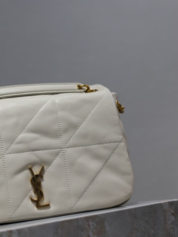 img_f8c0bdc9_20240126_i1706254285_9400_5_jpg JAMIE 4.3 SMALL BAG 25 IN WHITE LAMBSKIN GOLD HARDWARE