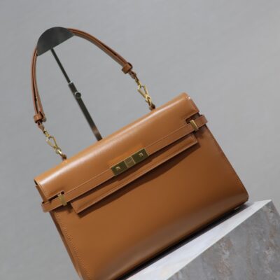 MANHATTAN HANDBAG 32 IN CINNAMON BROWN CALFSKIN GOLD HARDWARE