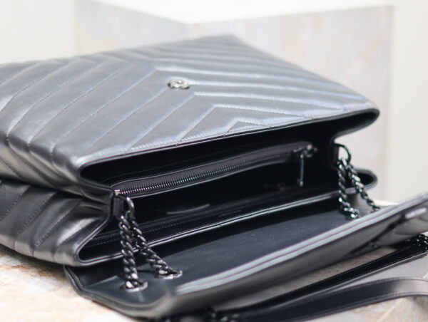 img_f8c0bdc9_20240606_i1717676318_208_5_jpg LOULOU LARGE 36 IN BLACK QUILTED CALFSKIN BLACK HARDWARE
