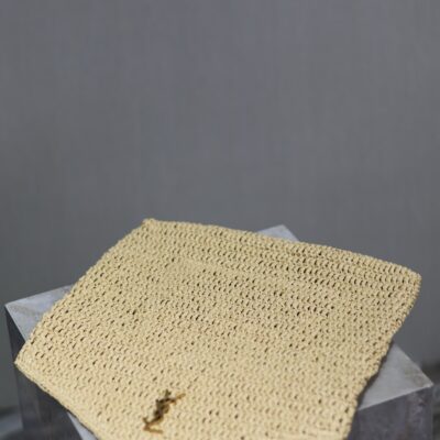 ENVELOPE CLUTCH 29 IN BEIGE RAFFIA