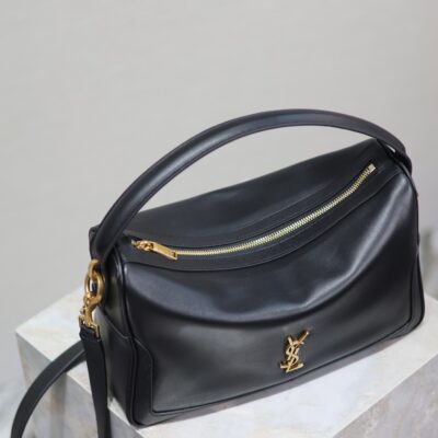 CAMERA SUPPLE BAG 28 IN BLACK SMOOTH LAMBSKIN GOLD HARDWARE