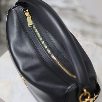 CAMERA SUPPLE BAG 28 IN BLACK SMOOTH LAMBSKIN GOLD HARDWARE