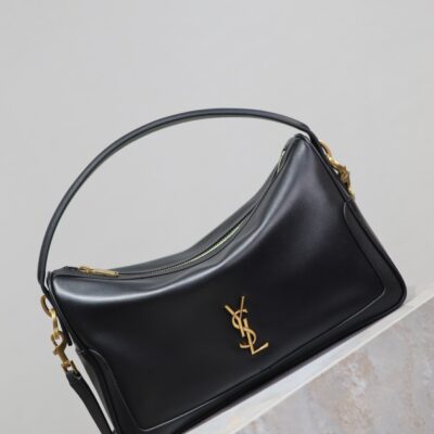 CAMERA SUPPLE BAG 28 IN BLACK SMOOTH LAMBSKIN GOLD HARDWARE
