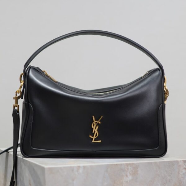 CAMERA SUPPLE BAG 28 IN BLACK SMOOTH LAMBSKIN GOLD HARDWARE