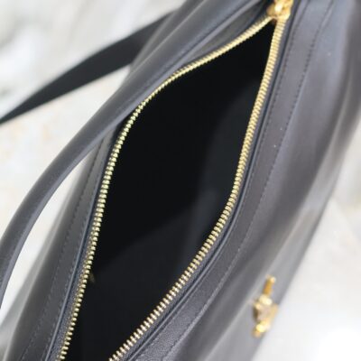 CAMERA SUPPLE BAG 28 IN BLACK SMOOTH LAMBSKIN GOLD HARDWARE