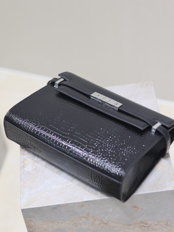 img_f8c0bdc9_20240810_i1723289914_5460_7_jpg MANHATTAN MEDIUM 29 IN BLACK CROCODILE-EMBOSSED CALFSKIN SILVER BUCKLE