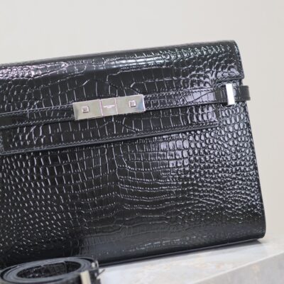 img_f8c0bdc9_20240810_i1723289914_5727_4_jpg MANHATTAN MEDIUM 29 IN BLACK CROCODILE-EMBOSSED CALFSKIN SILVER BUCKLE