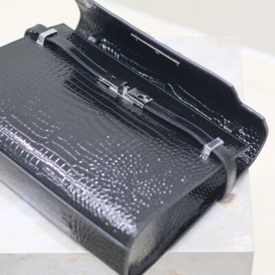 img_f8c0bdc9_20240810_i1723289914_7501_8_jpg MANHATTAN MEDIUM 29 IN BLACK CROCODILE-EMBOSSED CALFSKIN SILVER BUCKLE