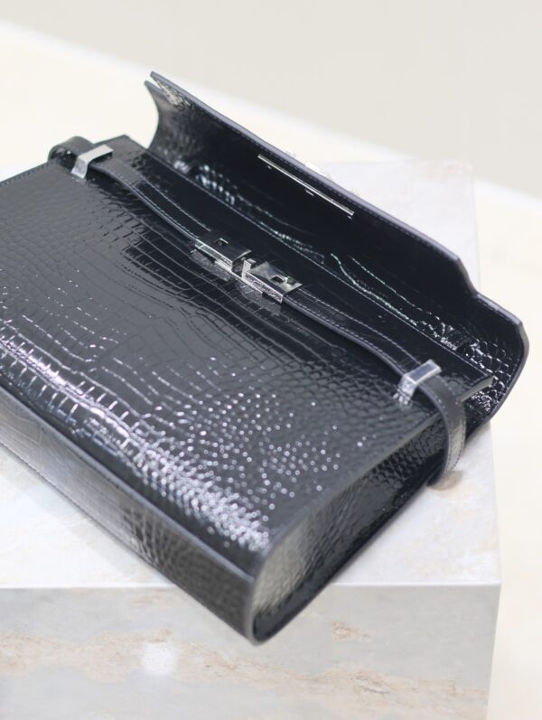 img_f8c0bdc9_20240810_i1723289914_7501_8_jpg MANHATTAN MEDIUM 29 IN BLACK CROCODILE-EMBOSSED CALFSKIN SILVER BUCKLE