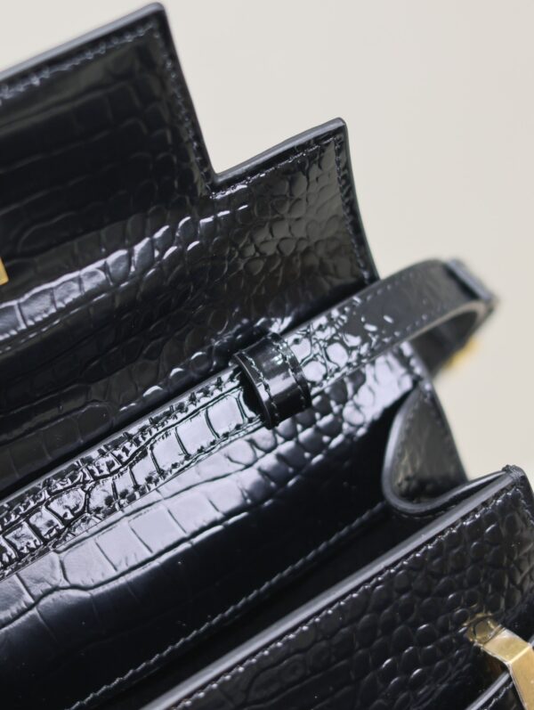 img_f8c0bdc9_20240810_i1723293167_4723_6_jpg MANHATTAN SMALL 24 IN BLACK CROCODILE PATTERN GLOSSY CALFSKIN GOLD BUCKLE