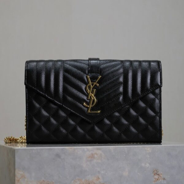 img_f8c0bdc9_20240903_i1725361308_2548_6_jpg ENVELOPE CHAIN BAG 22 IN BLACK LAMBSKIN GOLD HARDWARE