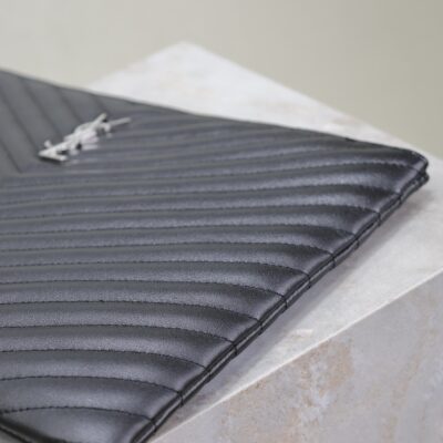CLUTCH 36 IN BLACK QUILTED CALFSKIN SILVER BUCKLE
