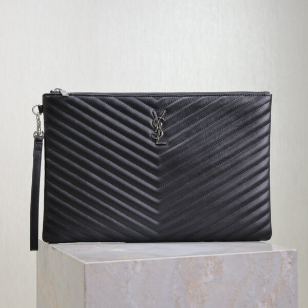 img_f8c0bdc9_20241015_i1728975261_8920_7_jpg CLUTCH 36 IN BLACK QUILTED CALFSKIN SILVER BUCKLE