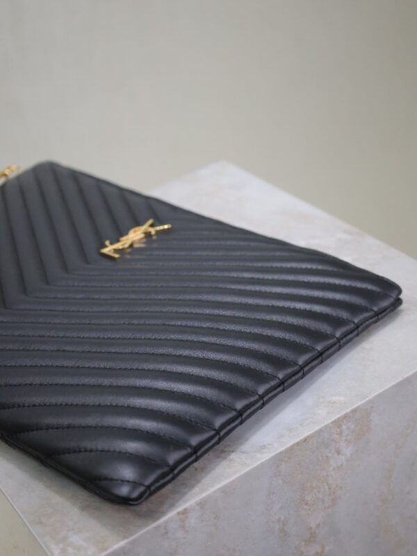 CLUTCH 36 IN BLACK QUILTED CALFSKIN GOLD BUCKLE