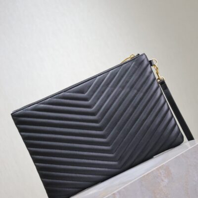 CLUTCH 30 IN BLACK QUILTED CALFSKIN GOLD BUCKLE