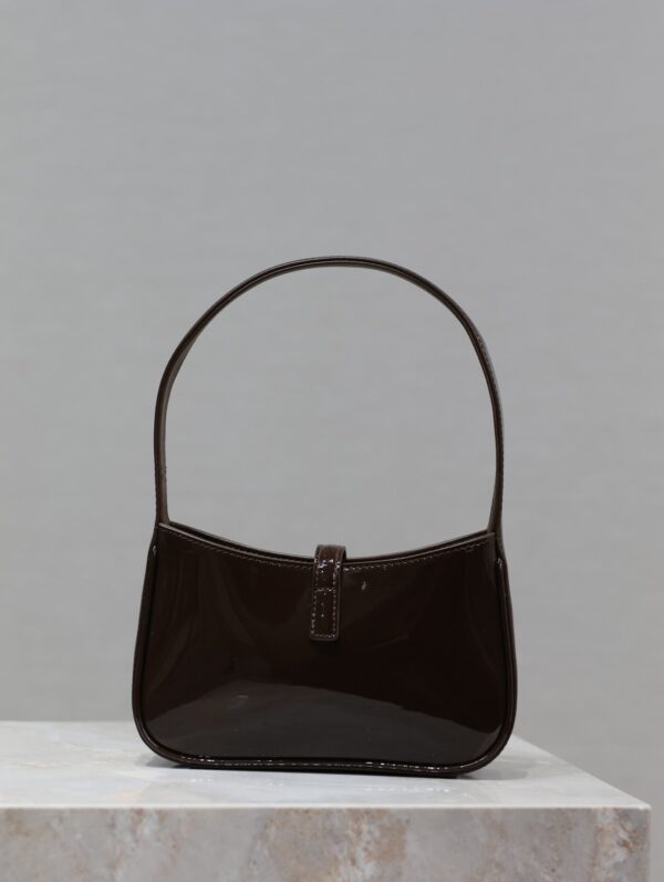 img_f8c0bdc9_20241030_i1730267130_3167_3_jpg LE 5 À 7 MINI BAG 19 IN CHOCOLATE PATENT CALFSKIN GOLD LOGO