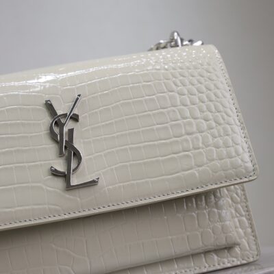 YSL 25S SUNSET MEDIUM 22 IN IVORY CROCODILE-EMBOSSED SHINY CALFSKIN SILVER HARDWRE