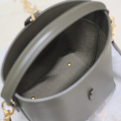 img_f8c0bdc9_20241118_i1731910729_2757_1_jpg LE 37 SMALL BUCKET BAG 20 IN KHAKI GREEN CALFSKIN GOLD HARDWARE