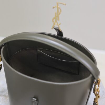 img_f8c0bdc9_20241118_i1731910730_1235_5_jpg LE 37 SMALL BUCKET BAG 20 IN KHAKI GREEN CALFSKIN GOLD HARDWARE