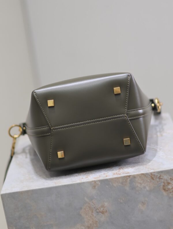 img_f8c0bdc9_20241118_i1731910730_4638_7_jpg LE 37 SMALL BUCKET BAG 20 IN KHAKI GREEN CALFSKIN GOLD HARDWARE