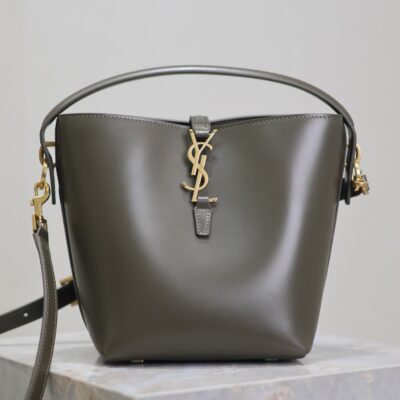 img_f8c0bdc9_20241118_i1731910730_5868_3_jpg LE 37 SMALL BUCKET BAG 20 IN KHAKI GREEN CALFSKIN GOLD HARDWARE